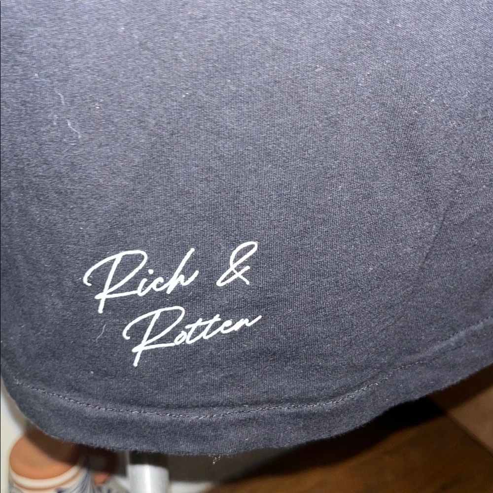 Rich & Rotten - Picture 6 of 8